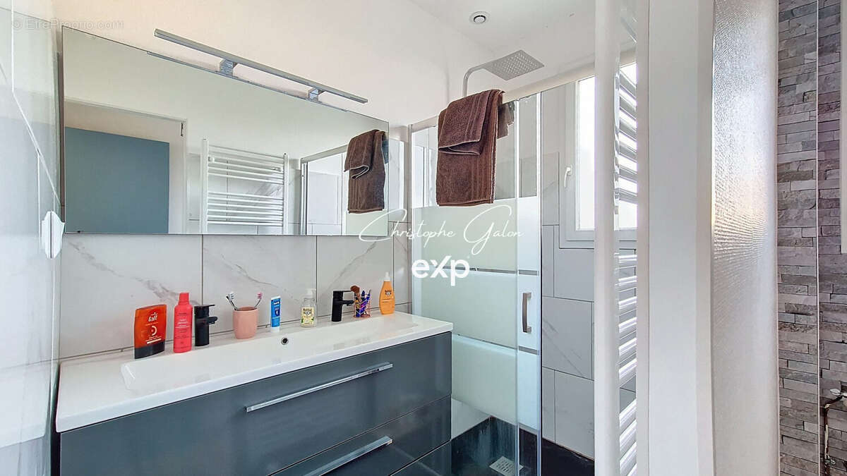 Maison 82 m² à Peyrat-De-Bellac  - photo 8