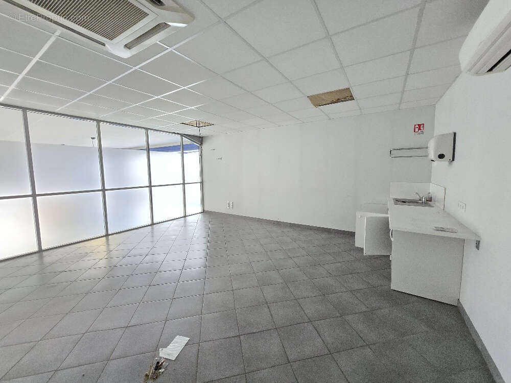 Commerce à SAINT-GENIS-LAVAL