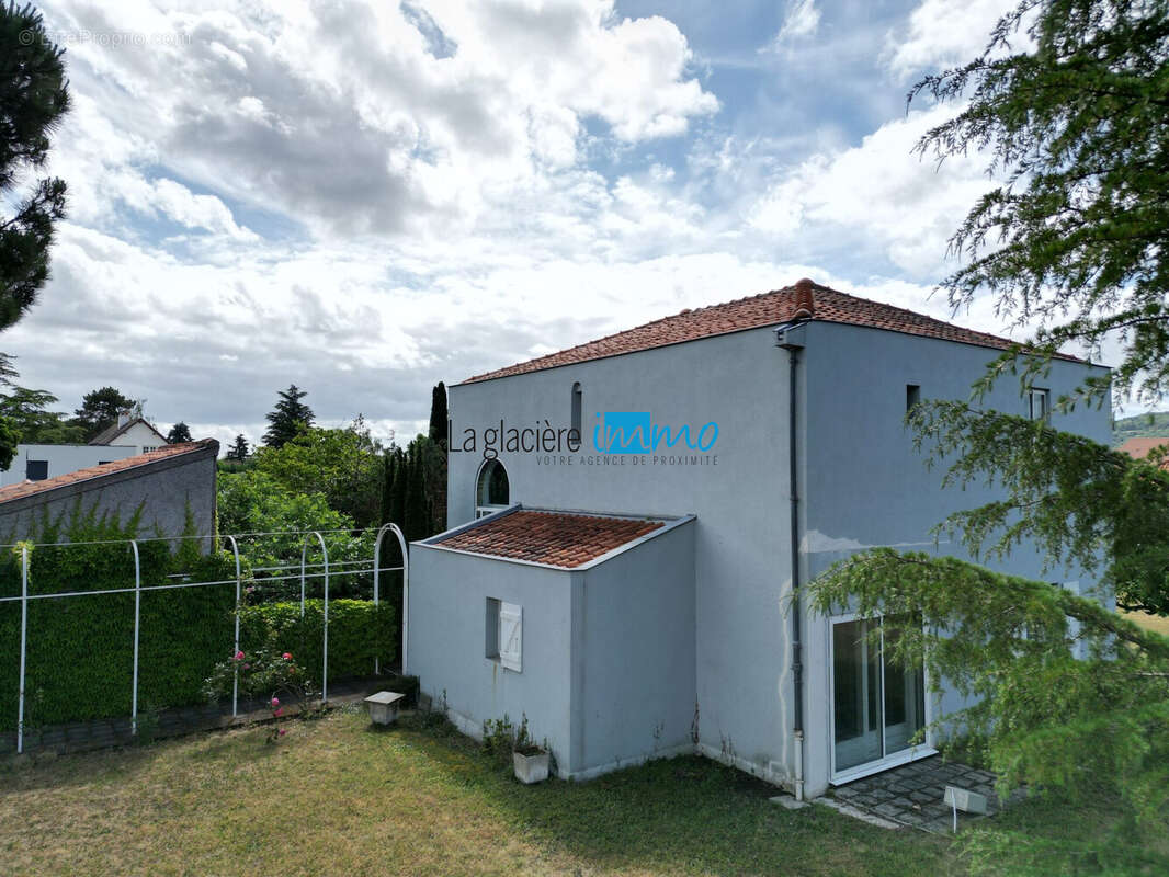 Maison à MOZAC