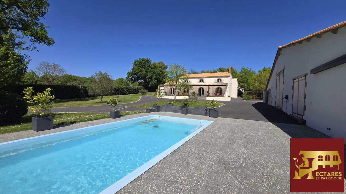 Maison à SAINT-FLORENT-DES-BOIS