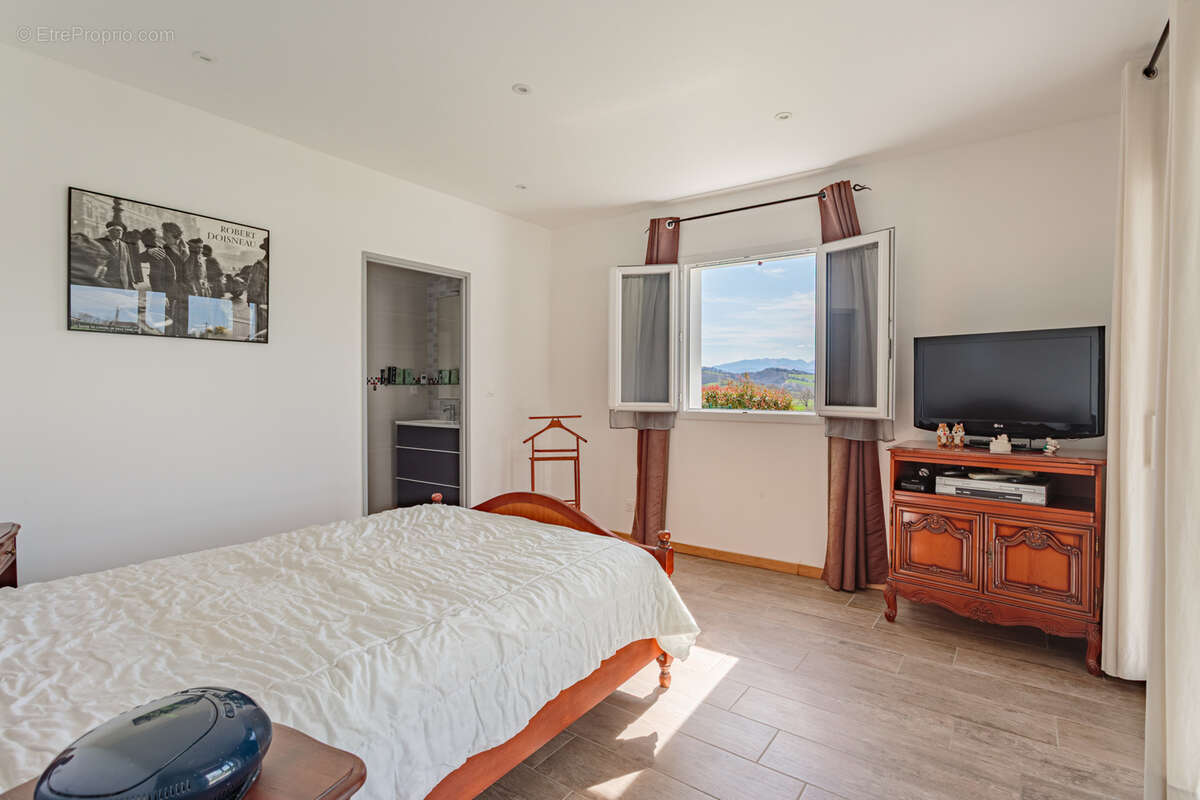 Maison à BEHASQUE-LAPISTE