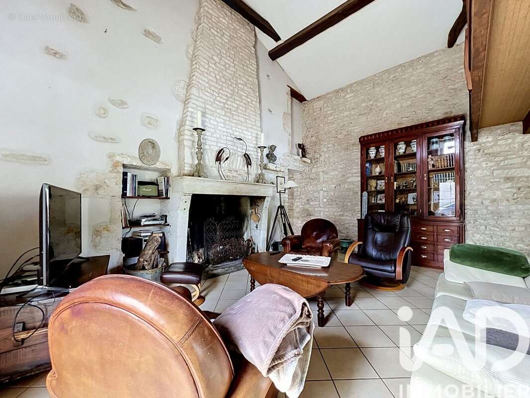 Photo 6 - Maison à MOUZEUIL-SAINT-MARTIN
