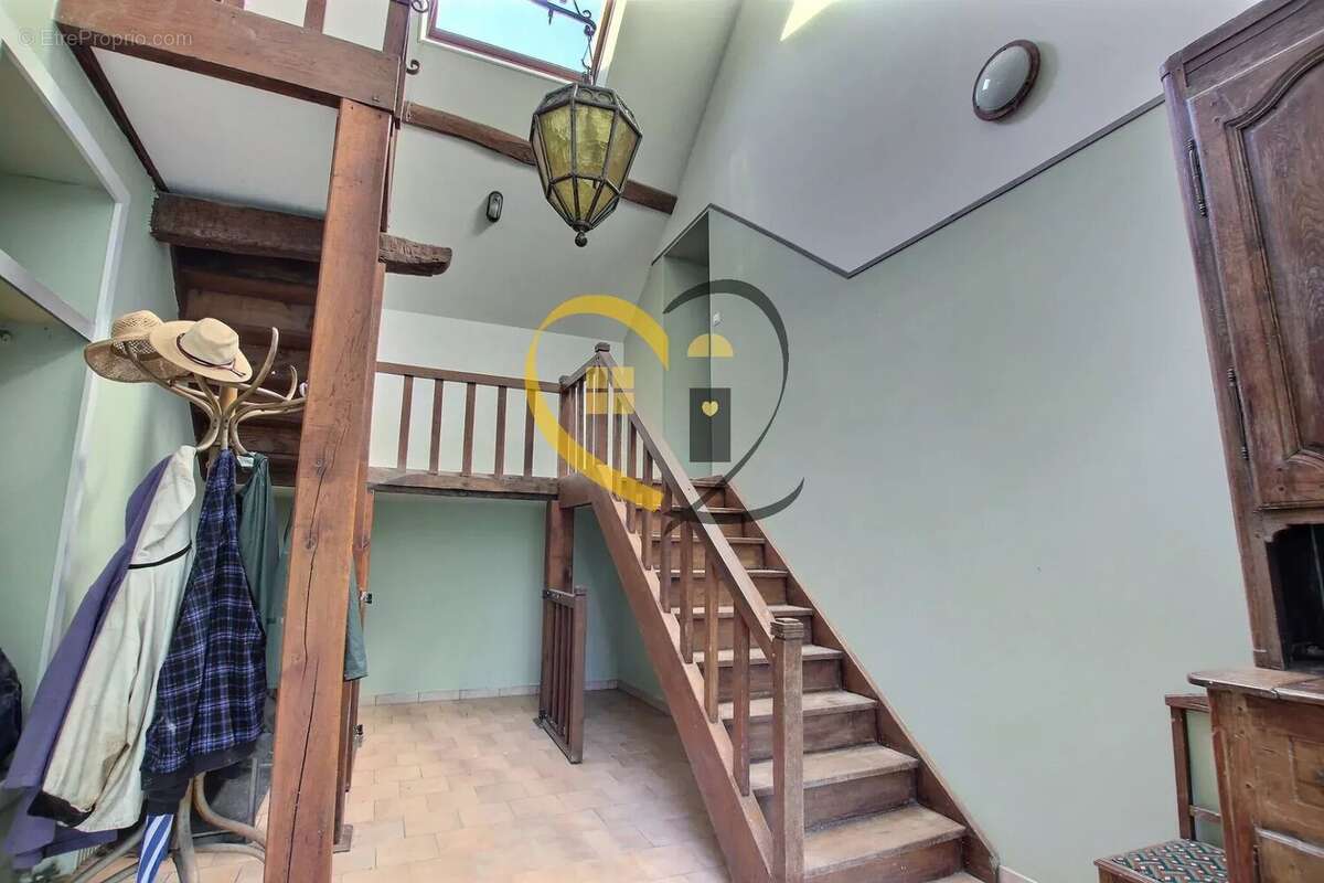 Maison à SENS-BEAUJEU