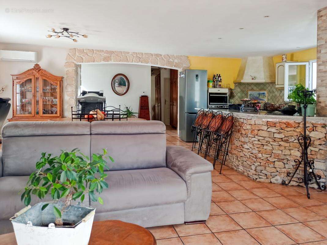 Maison à LUSSAN