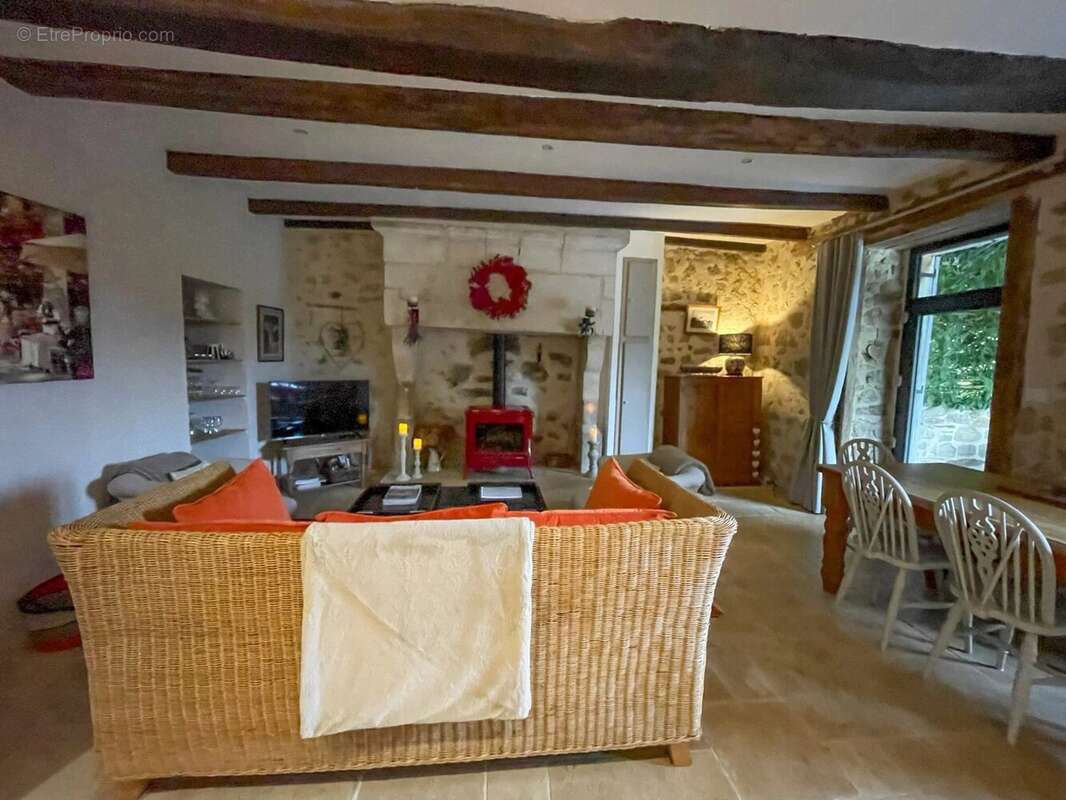 Deux maisons mitoyennes en pierre avec une jolie piscine et des dépendances - photo 19