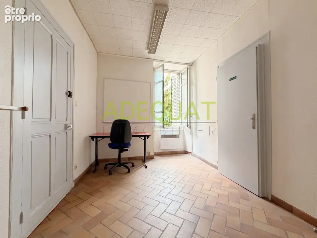 Ideal investisseurs ou profession liberale - t2 au rdc a renover avec cave - photo 4