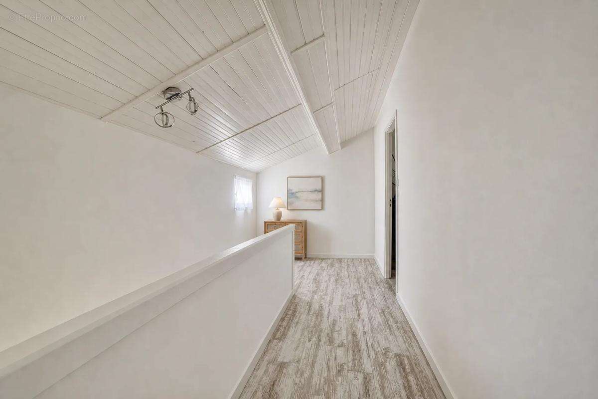 Maison rénovée 5 pièces à Saint-Laurent-de-la-Prée - photo 14