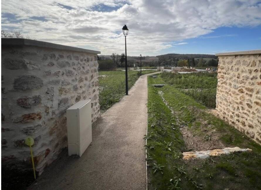 Terrain à SAINT-CYR-SOUS-DOURDAN
