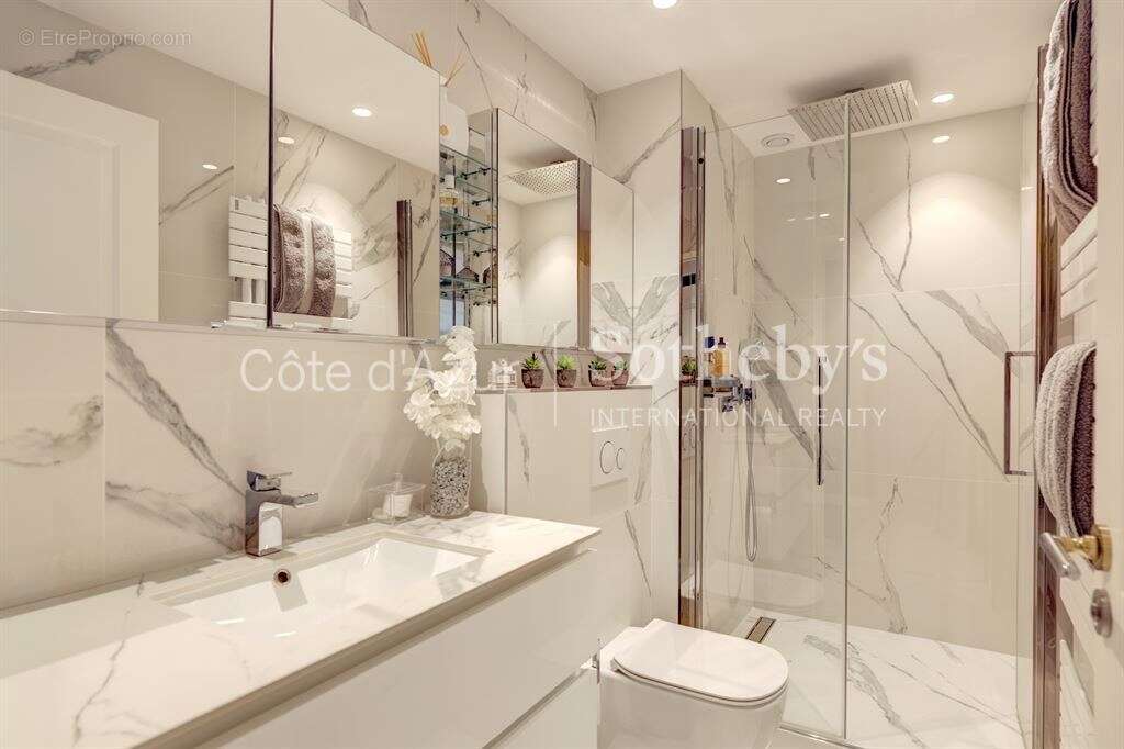 Appartement à VALLAURIS