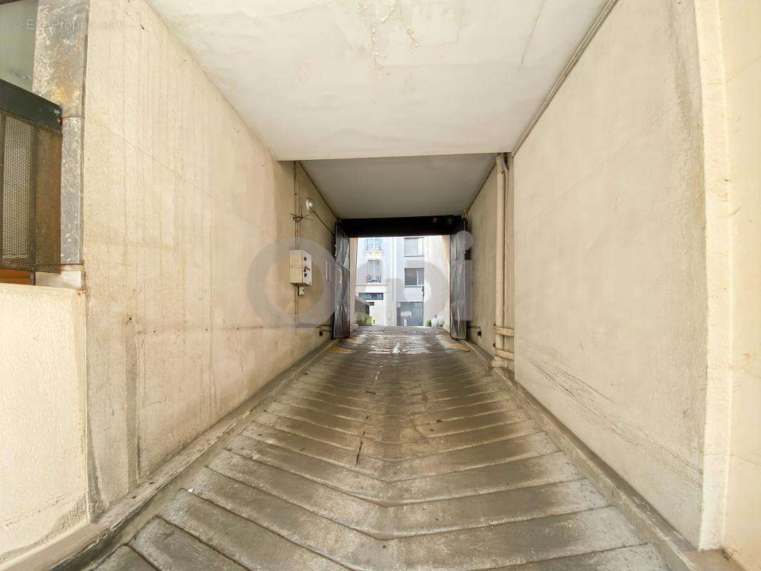 Parking à PARIS-20E