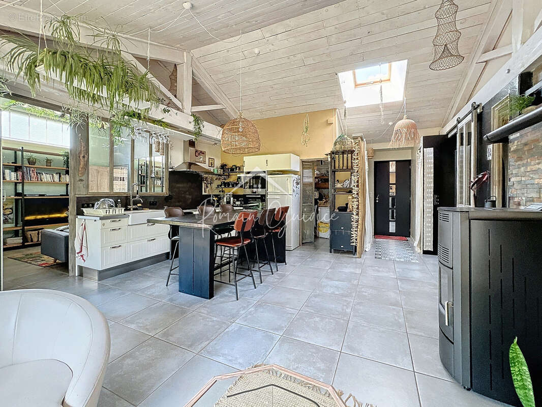 Maison à SAINT-GEORGES-DE-LUZENCON