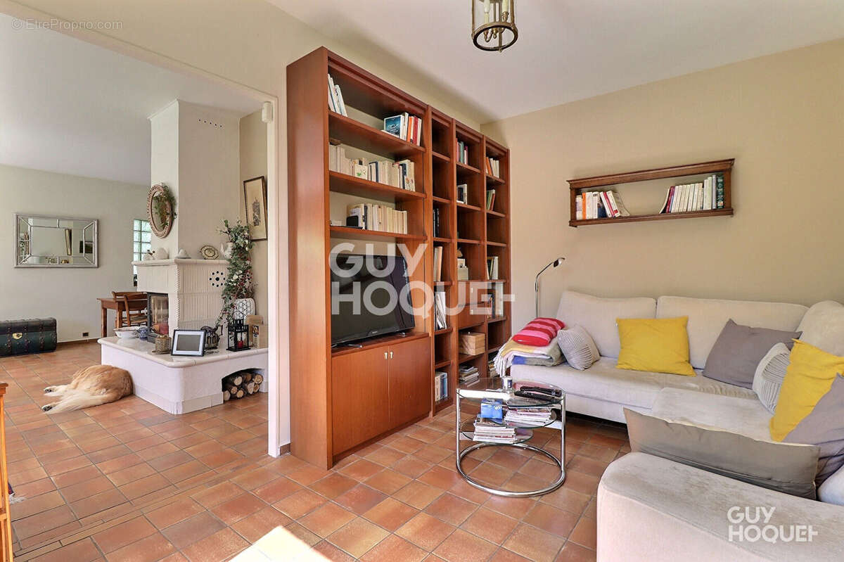 Maison à SAINTE-GENEVIEVE-DES-BOIS