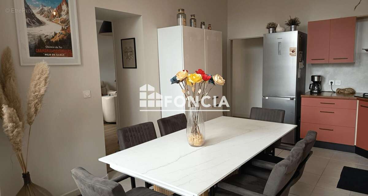 Appartement au charme haussmannien de 103m2 avec stationnement, cave en plein centre ville Aixois - photo 7