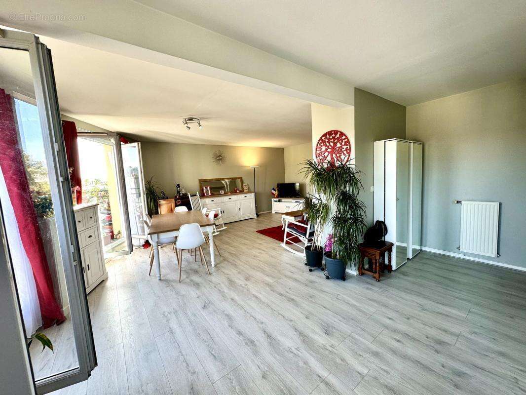 Appartement à CORBEIL-ESSONNES