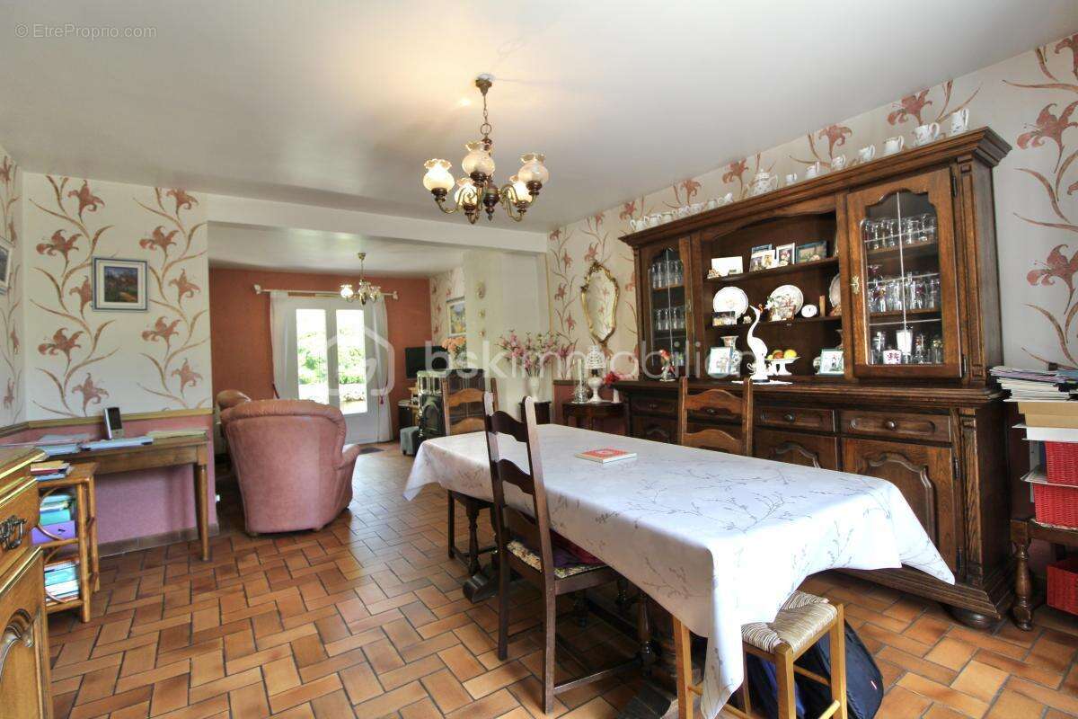 Maison à VILLENEUVE-SUR-YONNE