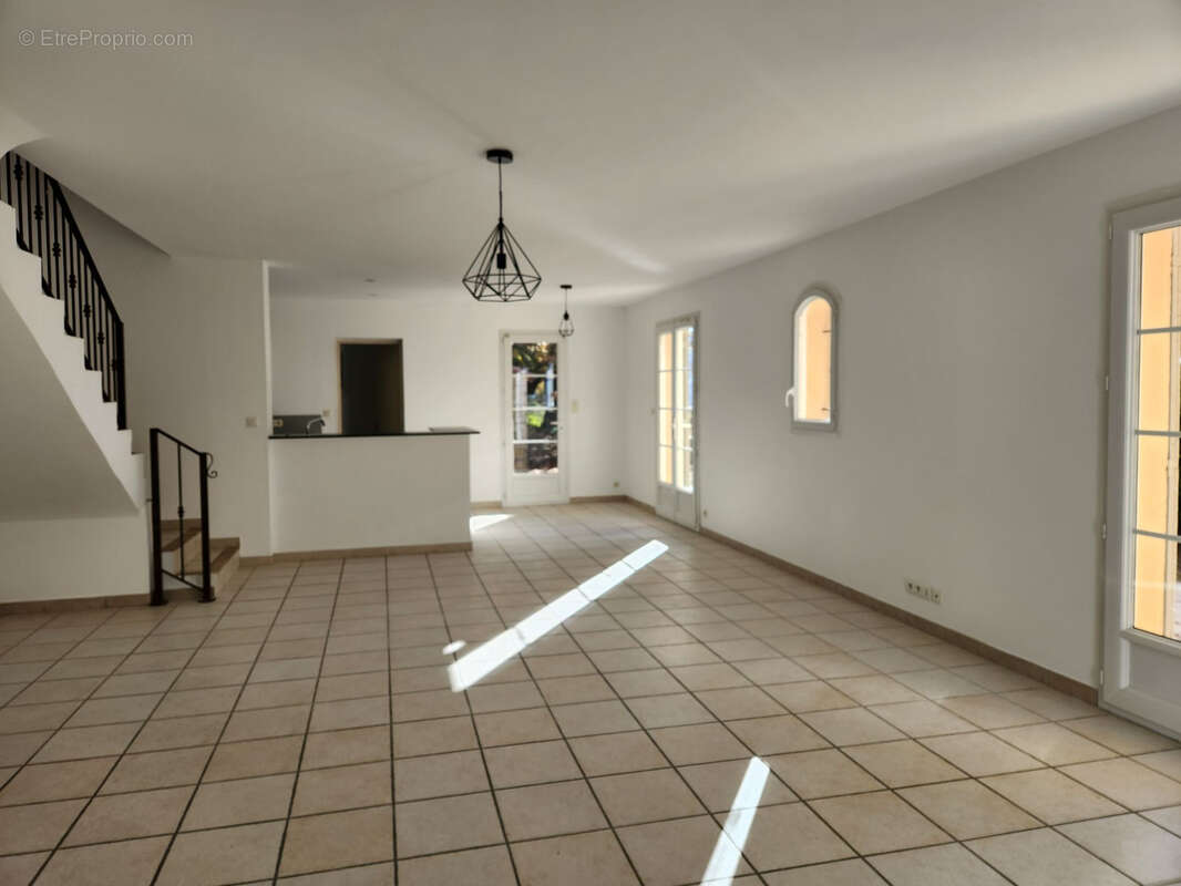 Maison à MERINDOL-LES-OLIVIERS