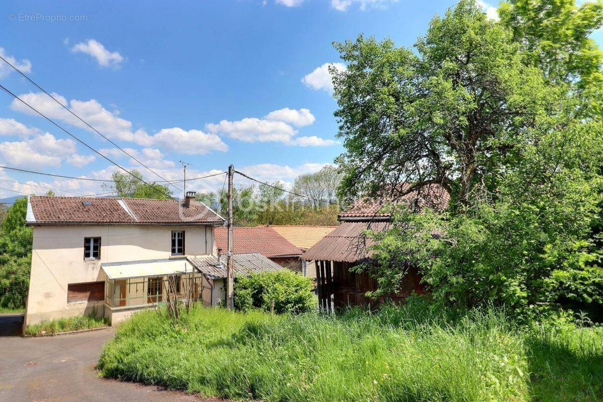 Maison à CELLES-SUR-DUROLLE