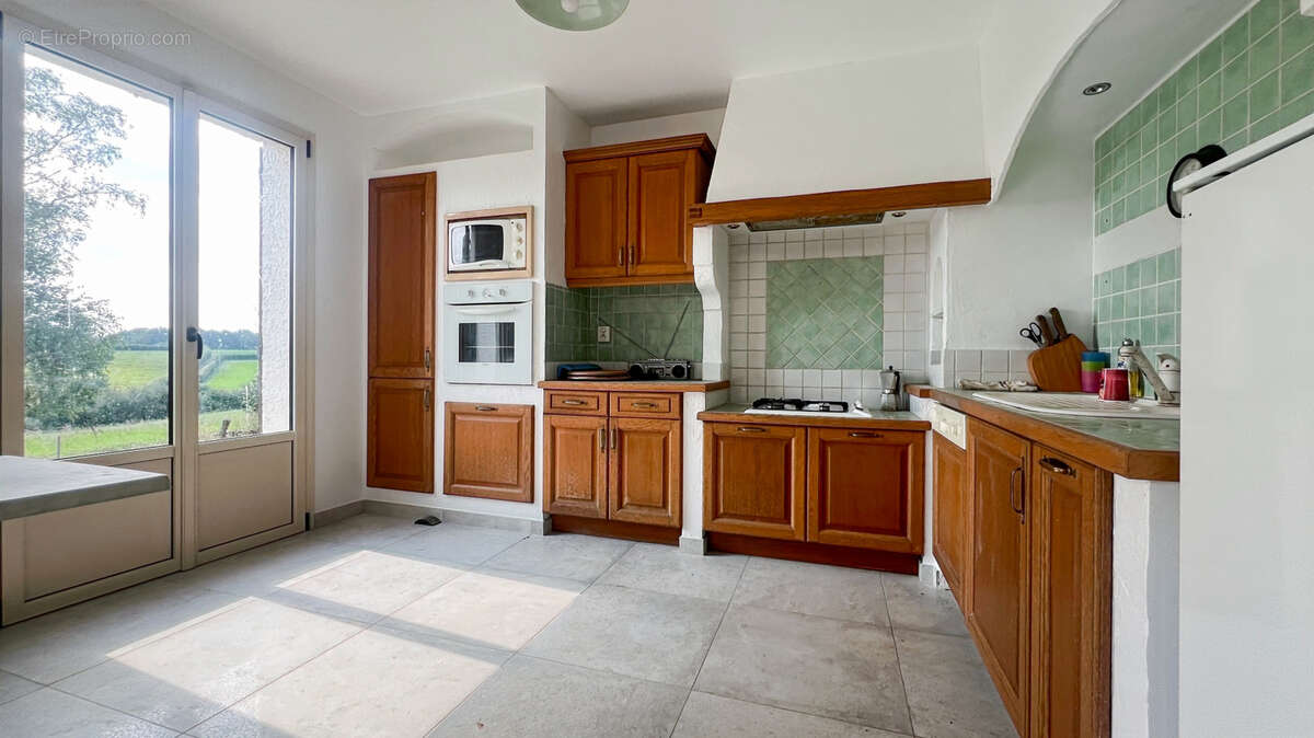 Maison rénovée avec potentiel de suite parentale, grand terrain et sous-sol total   Rare sur le secteur - photo 4