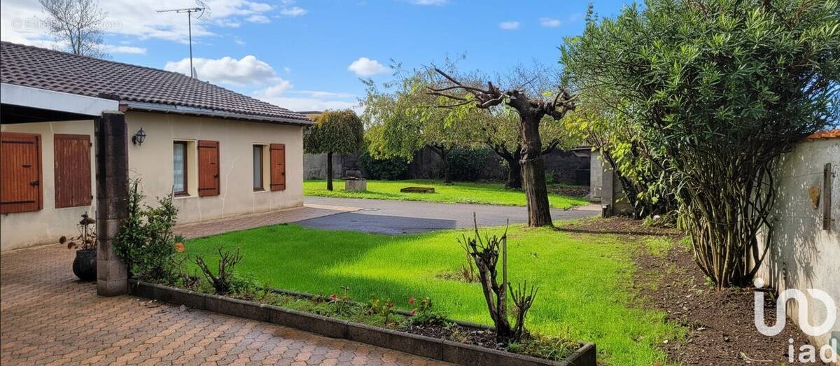 Photo 1 - Maison à CHATEAUBERNARD