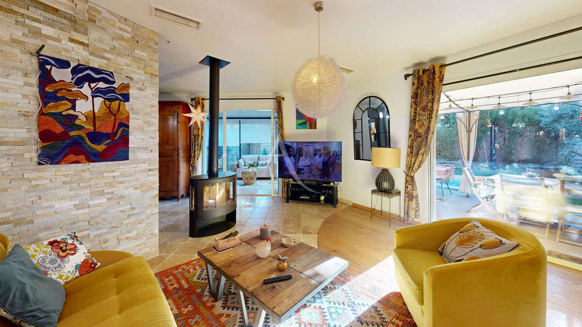 Villa 147 m², 4 chambres, Piscine chauffée, Grand Garage, Terrain 1200 m² - photo 12