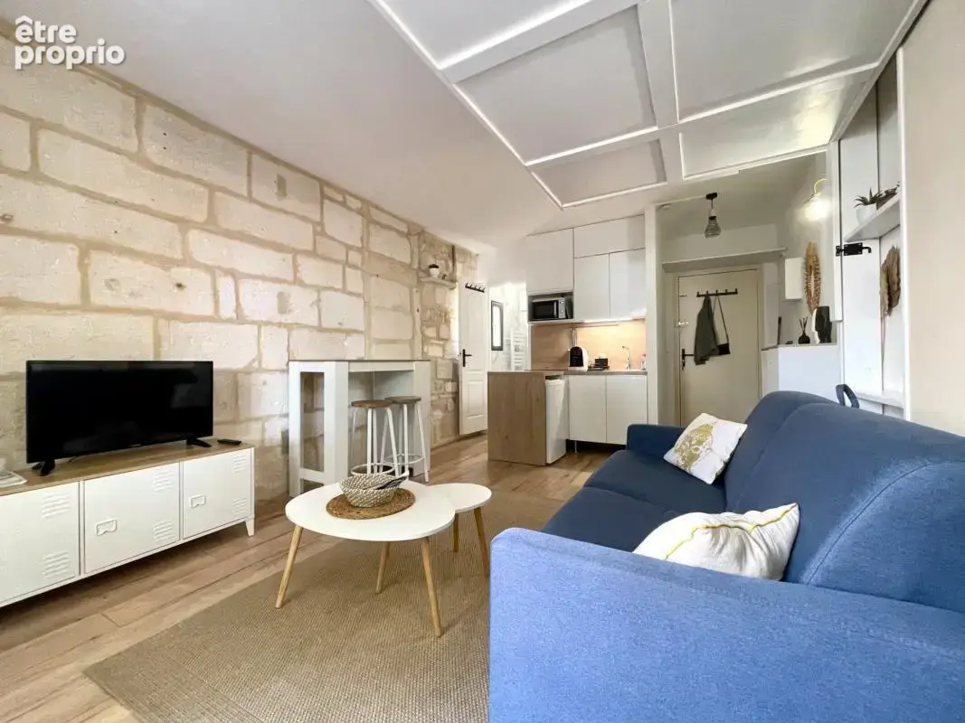 Aigues-mortes intra-muros – studio 23 m² entièrement rénové – vue exceptionnelle sur la place saint-louis - photo 2