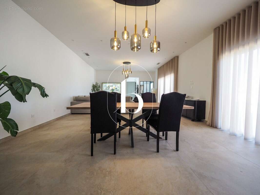 Maison à BAGNOLS-SUR-CEZE