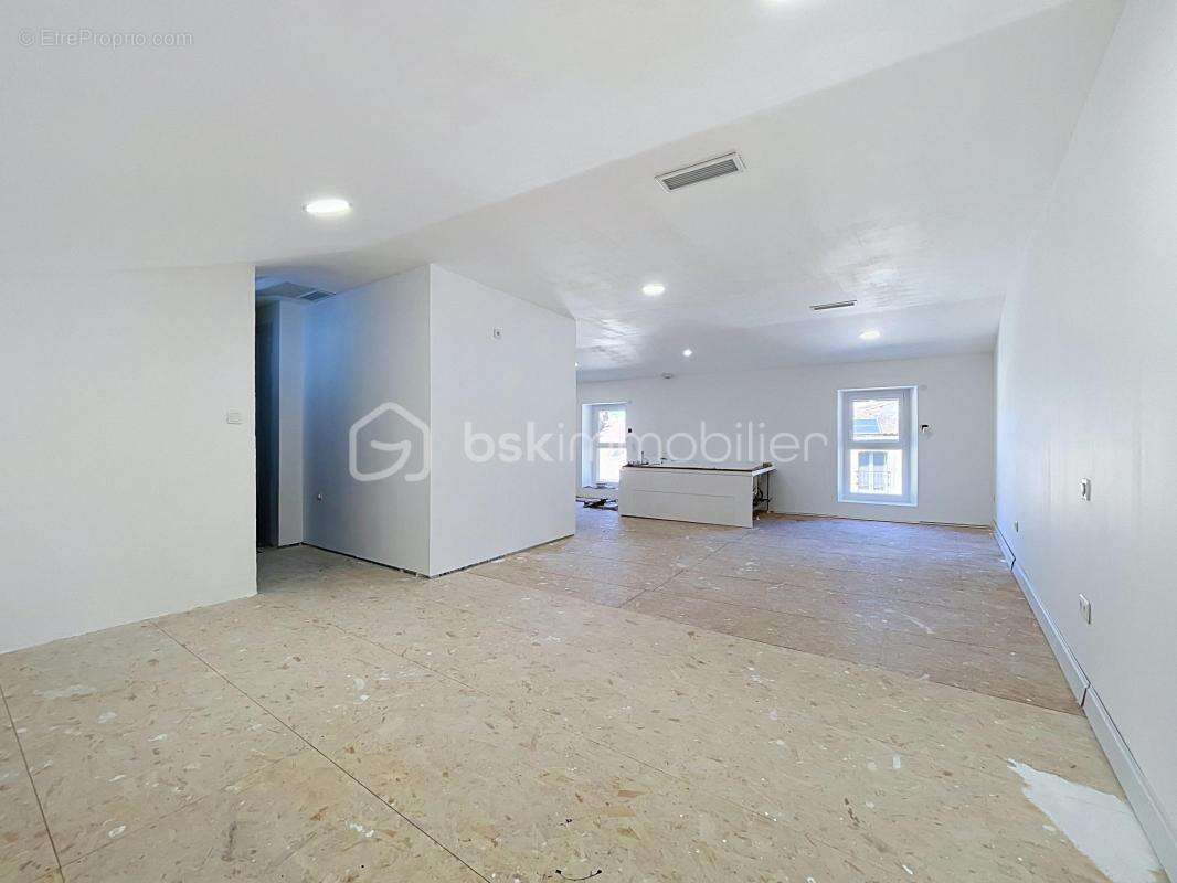 Maison de caractère 260 m² habitables – 2 suites parentales – Bureau pouvant faire office de chambre – 2 espaces nuit – Jardin – - photo 15