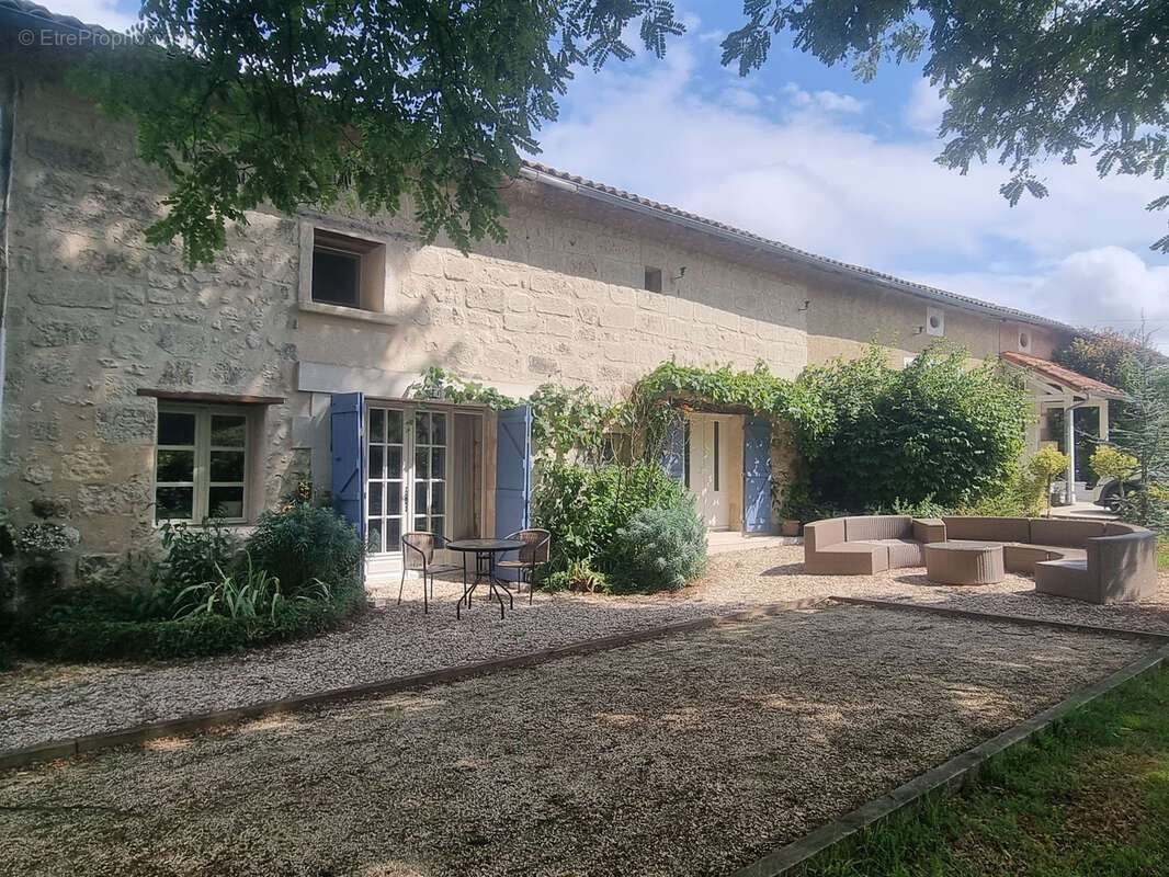 Maison à AUBETERRE-SUR-DRONNE