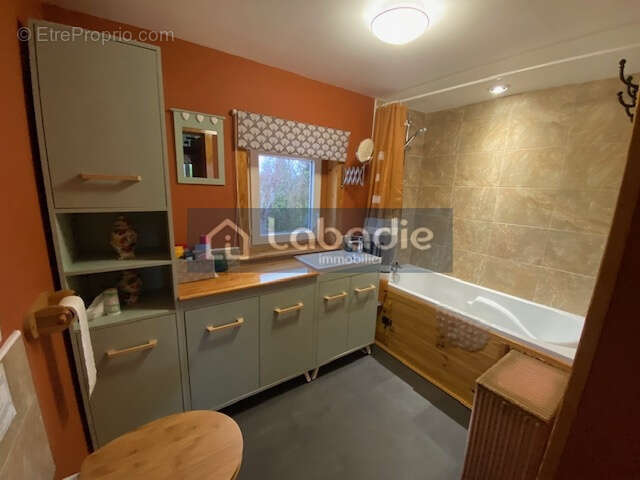 Maison en excellent etat, pleine de charme, terrain de 2000m2. - photo 10