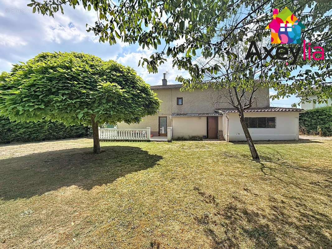 A vendre - secteur balbigny - maison  rénovée avec terrain arbore et sans vis a vis - photo 12