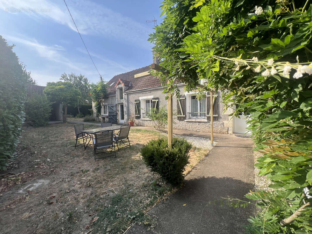 Maison à THEVET-SAINT-JULIEN