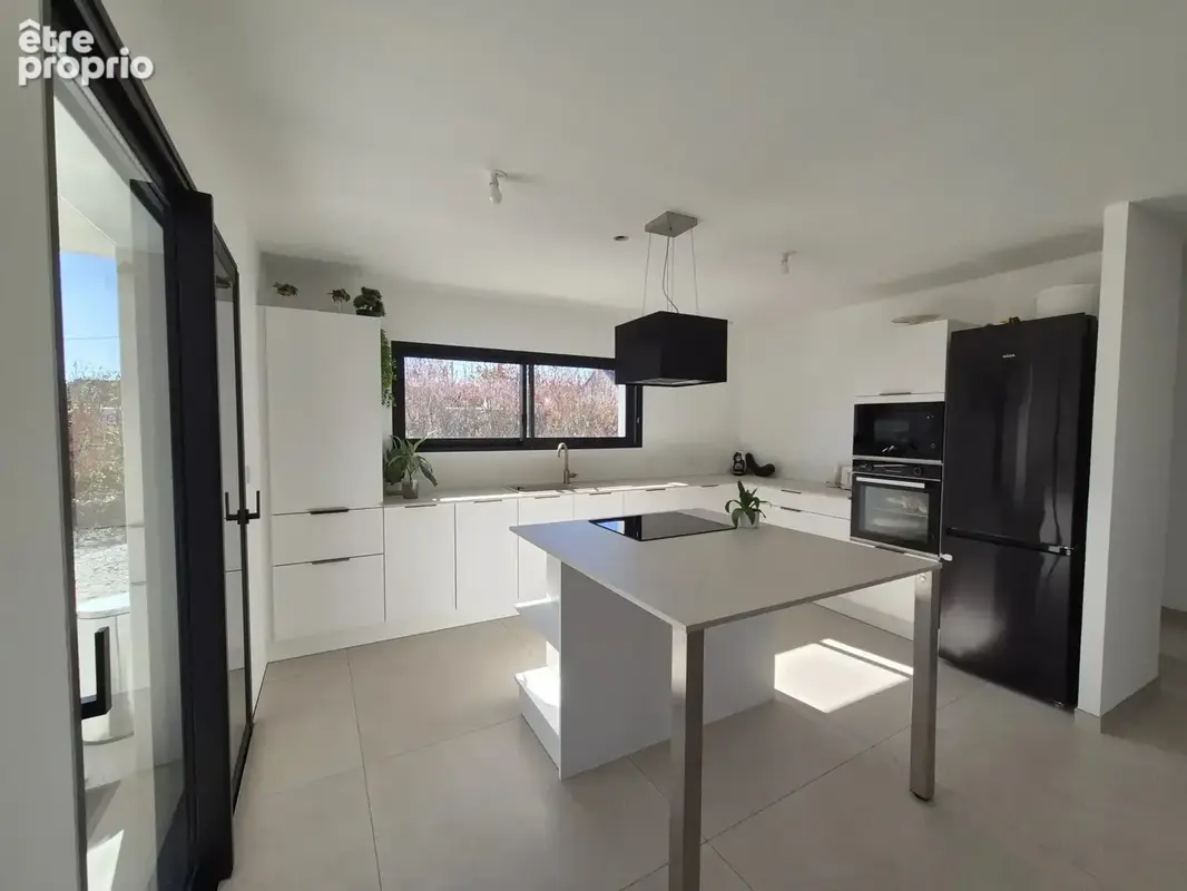 Maison de 2025 de 149.50 m2 habitable sur un terrain de 3700 m2 avec 4 chambres dont une chambre parentale au rdc - photo 2