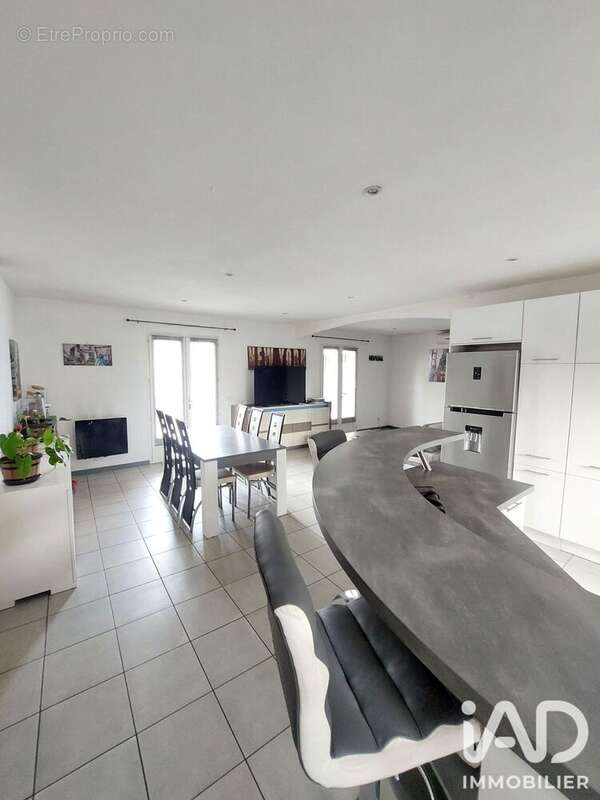 Maison 86 m² à Juillan  - photo 3