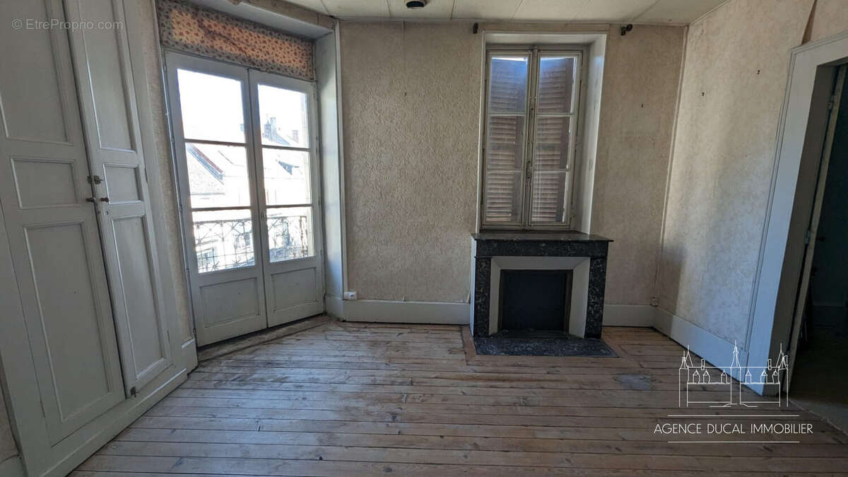 Appartement à LA GUERCHE-SUR-L'AUBOIS