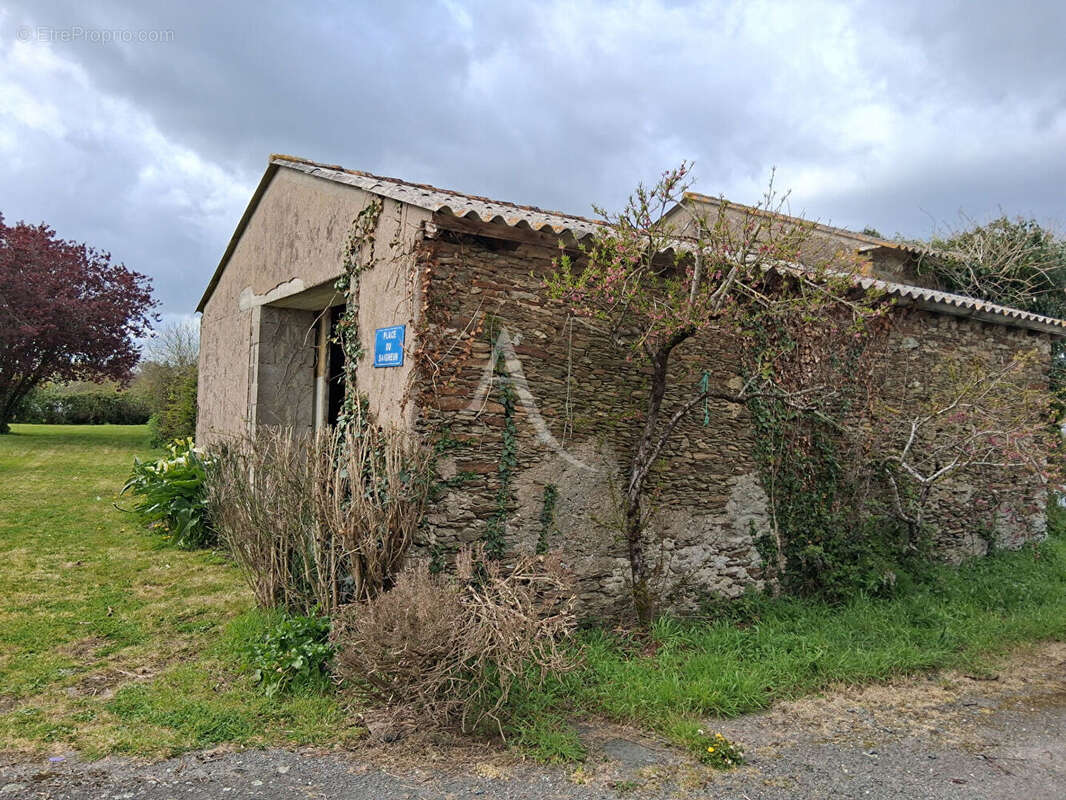 Maison à SAINT-ETIENNE-DE-MER-MORTE