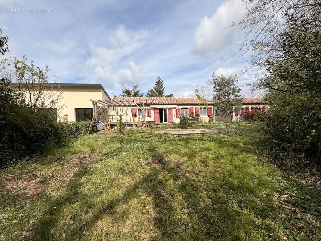 Maison à LAGRAVE