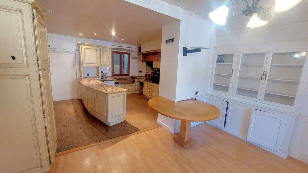 Maison Mitoyenne Centre-ville Saint Hippolyte 190 m2 - photo 6