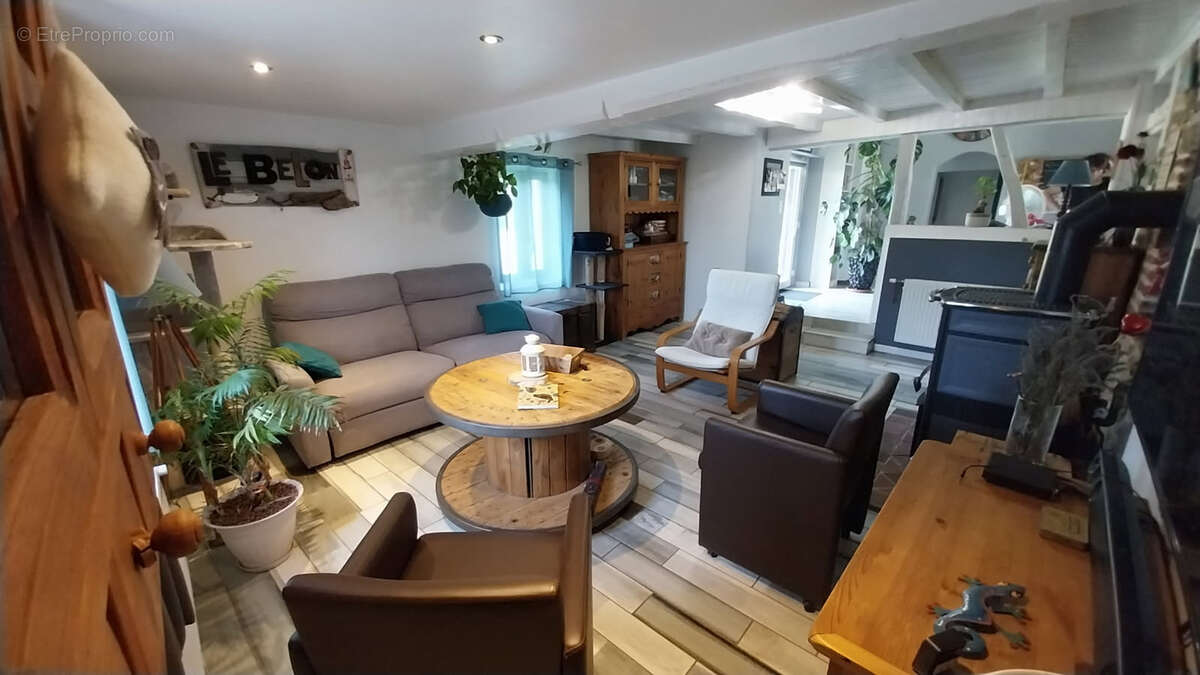 Maison à SENS-SUR-SEILLE