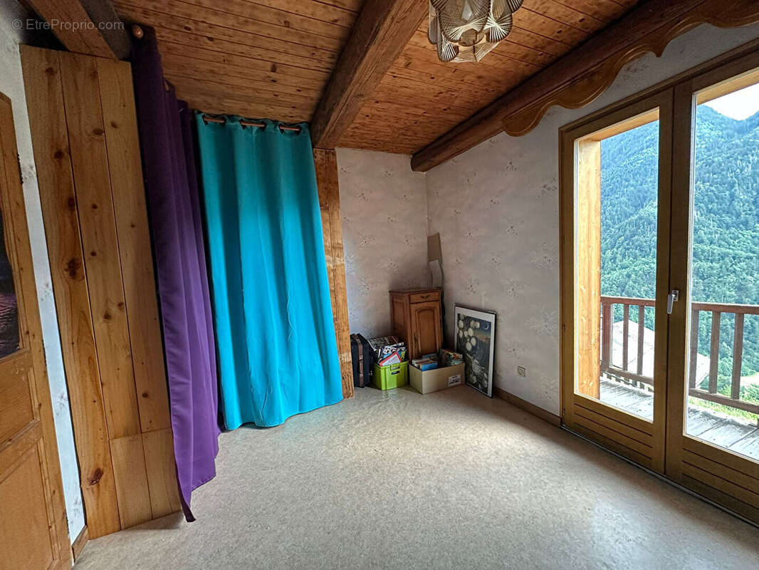 Chalet avec deux appartements indépendants et un grenier aménageable. - photo 6