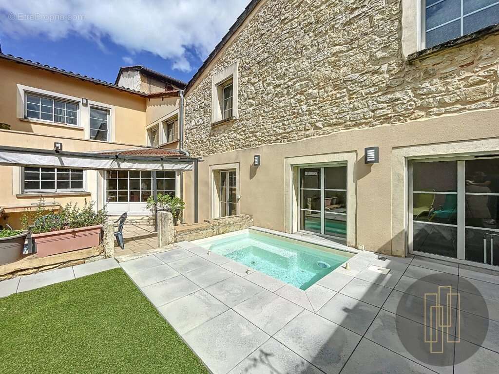 Maison à VILLEFRANCHE-SUR-SAONE