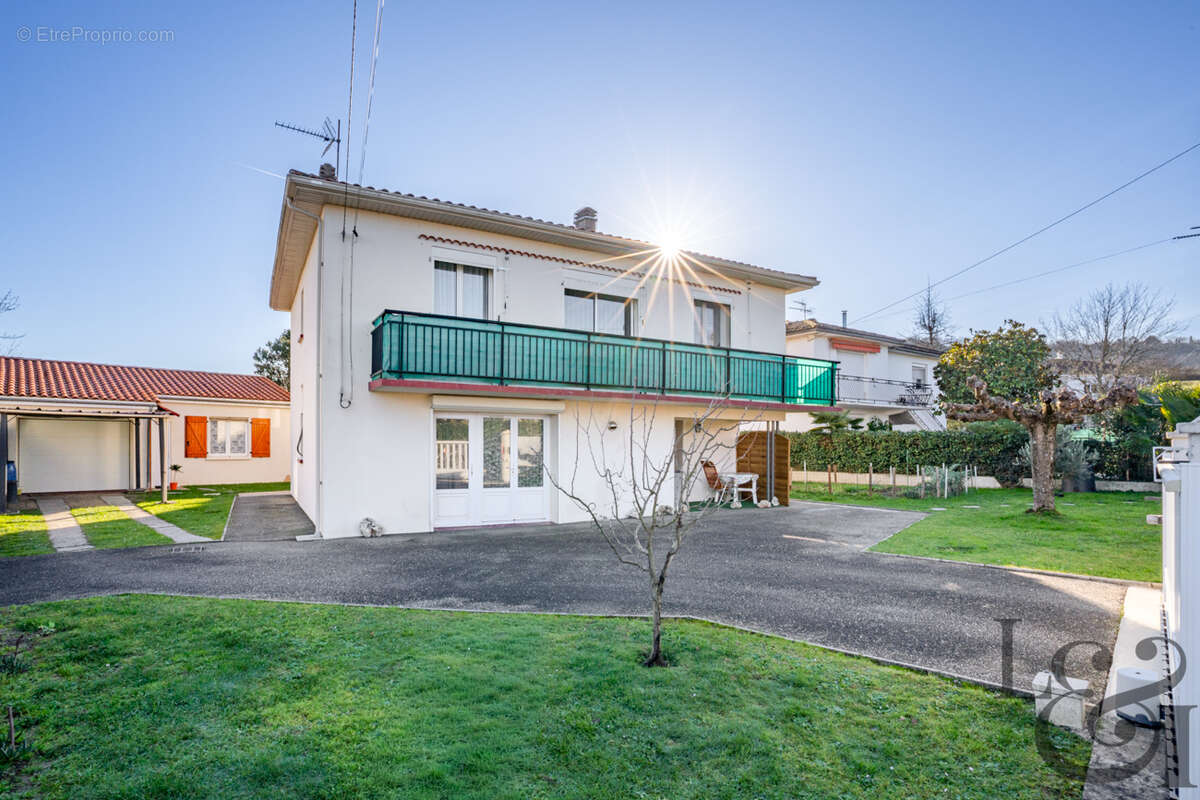 Maison à PUJOLS