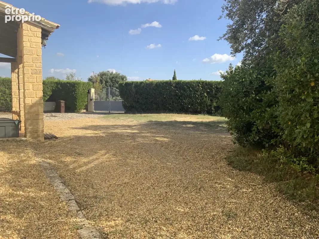Villa de plain pied dans village recherché. - photo 12