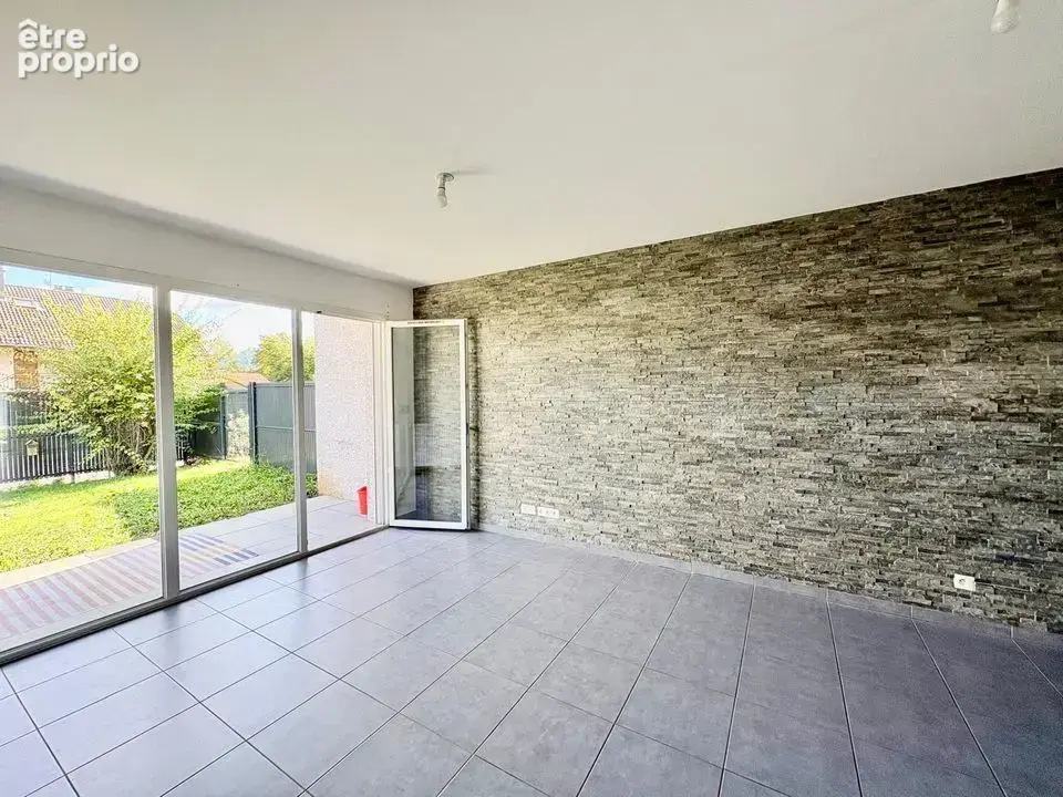 SEJOUR  DONNANT JARDIN