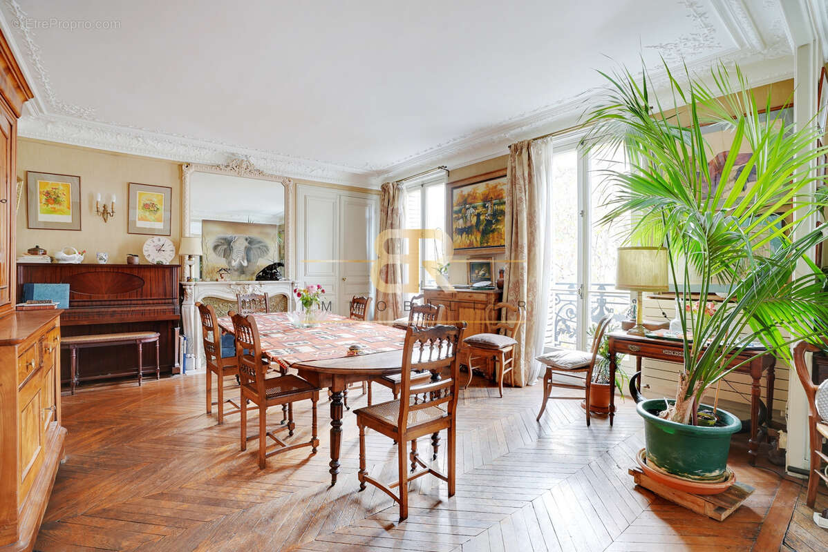 Appartement à PARIS-10E