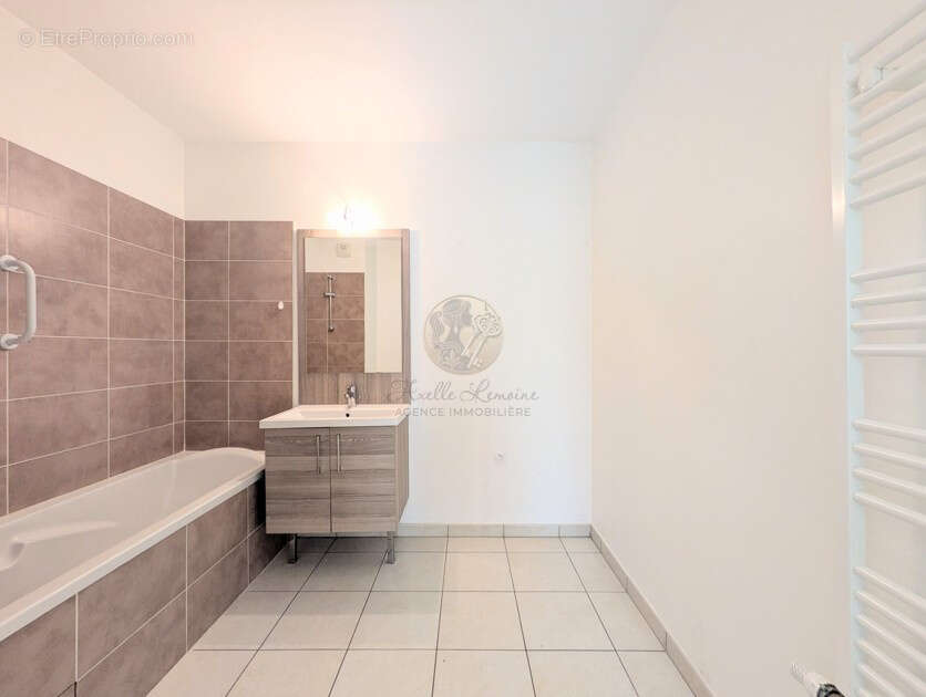 Appartement à SAINT-GENIS-LAVAL