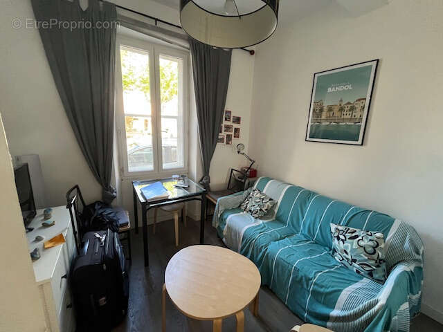 Cœur de ville, proche plage, superbe T2 rénové avec goût - photo 3