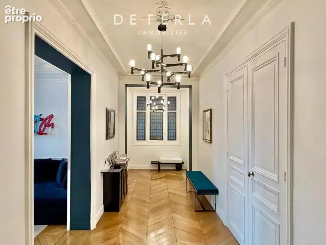 PARIS VII - Appartement traversant au calme absolu - photo 7