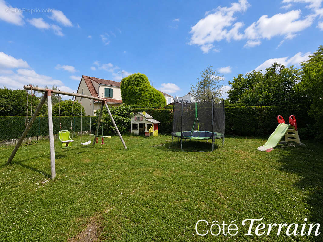 Maison à LE PERRAY-EN-YVELINES