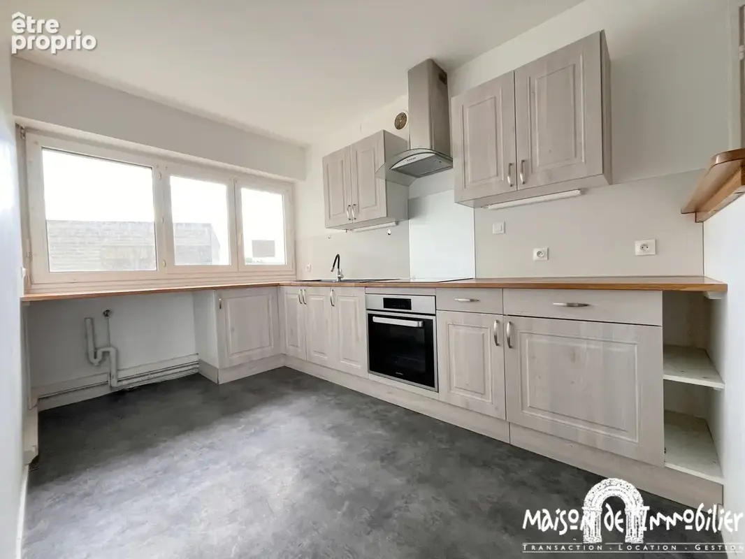 A vendre à COGNAC - Appartement 5 pièces - 86m2 - 2 emplacements de parking - photo 2