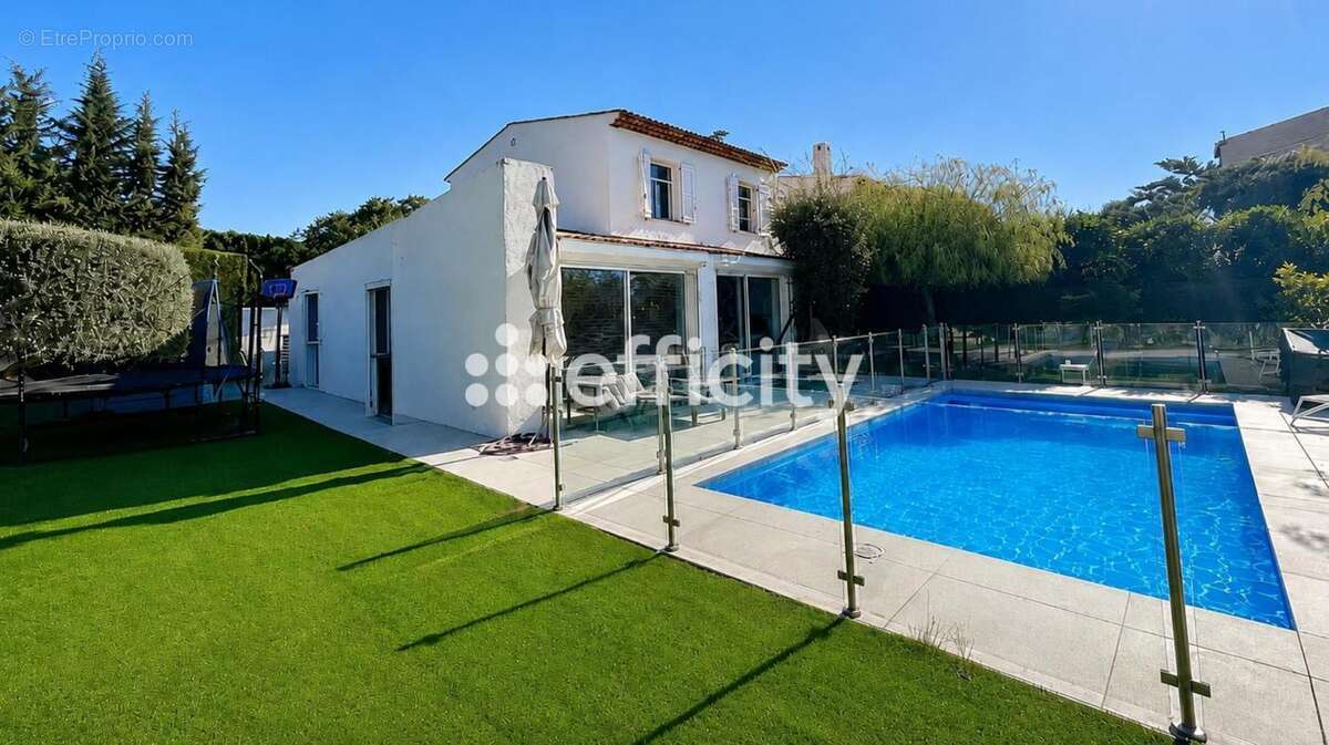 Maison 145 m² à Villeneuve-Loubet  - photo 2